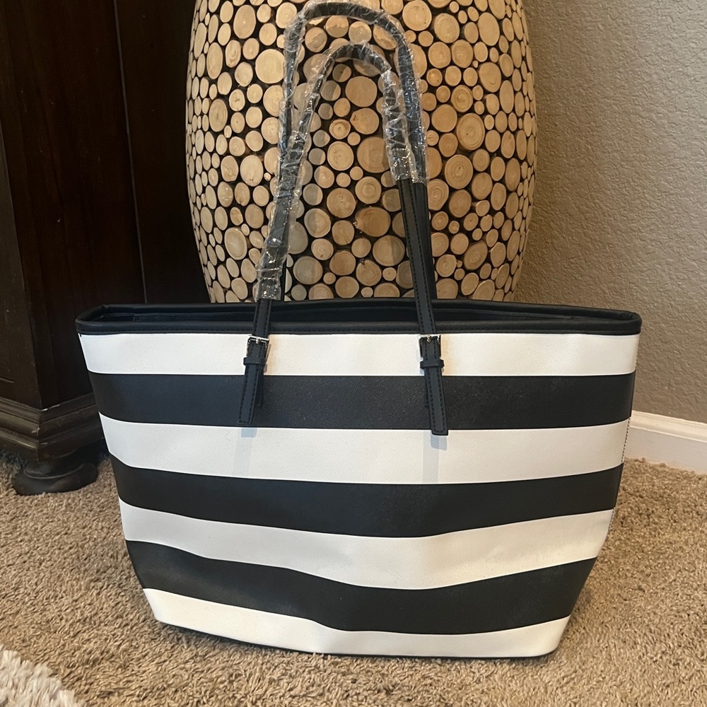 Purse - Picture 6 of 8